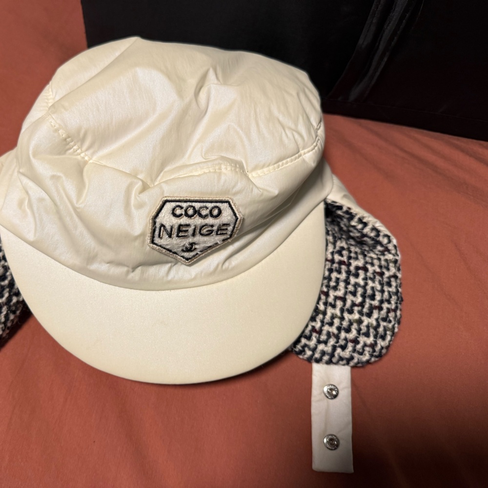 CHANEL Cream and Black women's Hat